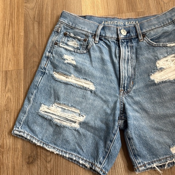 American Eagle Denim High Rise 90s Boyfriend Shorts Distressed Size 6 - Picture 2 of 6